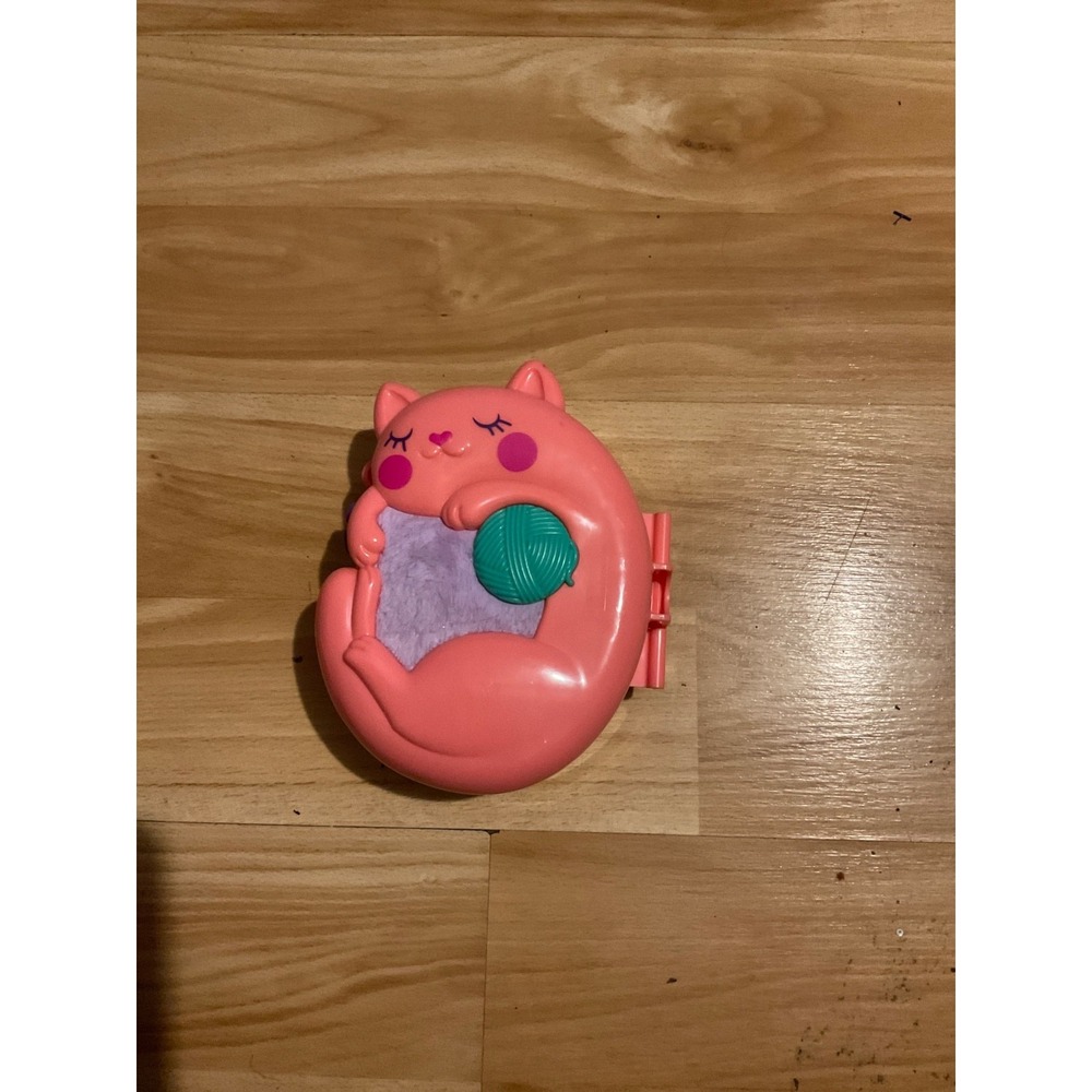Polly‎ Pocket Pet Vet Playset Starring Shani Cuddly Cat Purse Compact